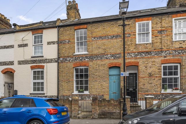 Terraced house to rent in Oxford Road, Windsor