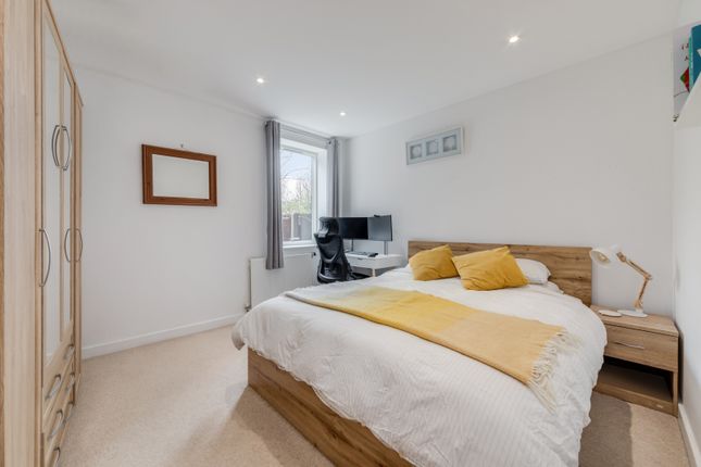 Flat for sale in Nauticus Walk, Millwall