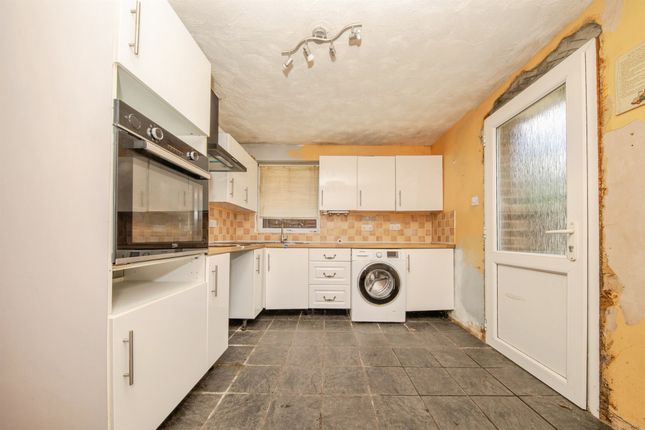 1, St. Ives Close, Ipswich photo 2
