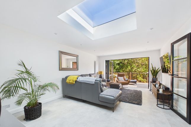 2 Cedar Drive, Marlow photo 4
