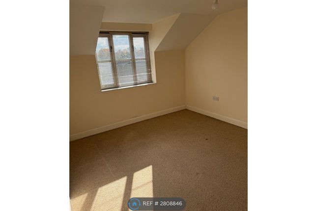 Commercial St Rothwell, Leeds photo 4