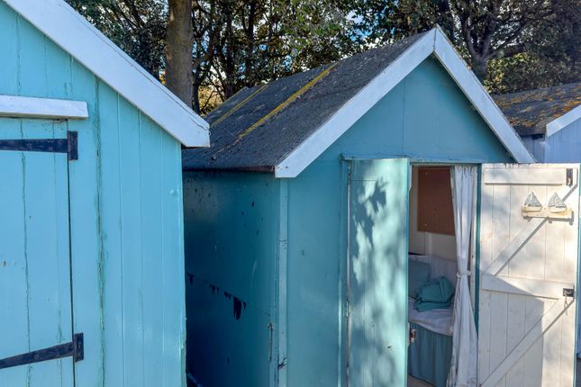 Beach Hut 265, Golf Road, Felixstowe photo 3