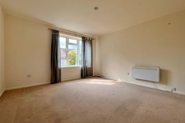7, Sandford Close, Reading photo 3