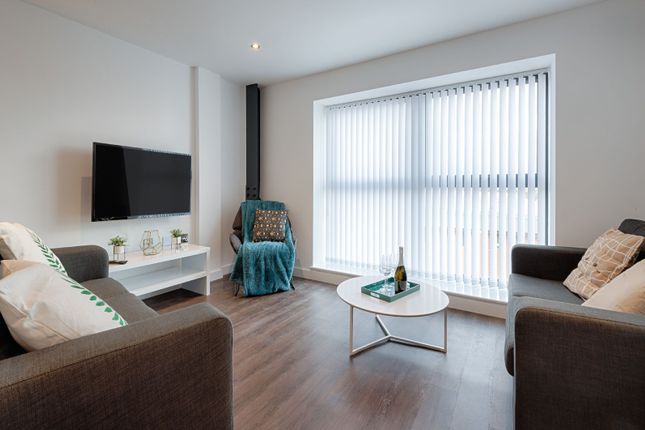 Thumbnail Flat to rent in Oldham Road, Manchester