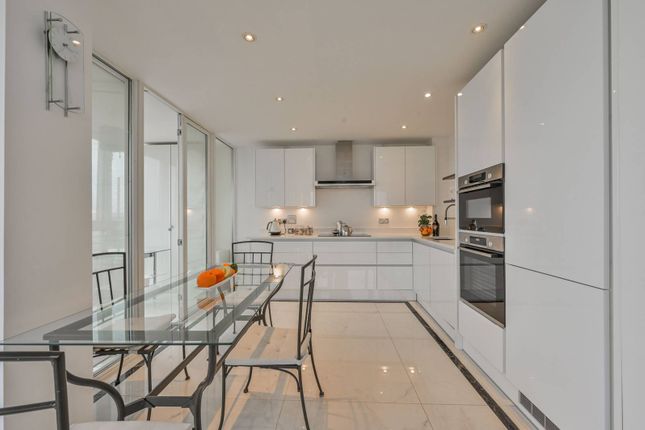 Flat to rent in Eastern Quay Apartments, Royal Docks, London