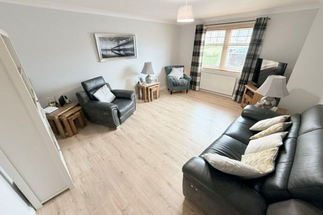 11b Corthan Court, Kirkcaldy photo 3