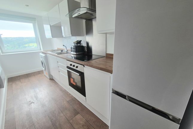 95, Wheatley Court, HALIFAX photo 3