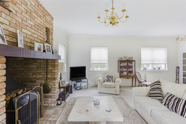 Semi-detached bungalow for sale in The Dell, Crouchfield, Chapmore End