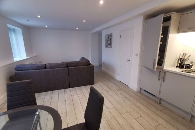 Apartment 4, 33 The Kingsway, Swansea photo 2