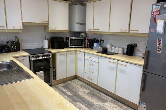 17, Woodside Close, Bordon photo 4