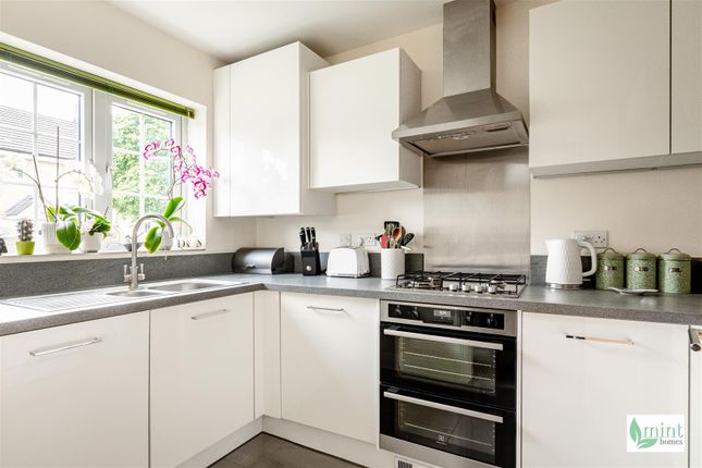 152, Brookwood Farm Drive, Woking photo 4