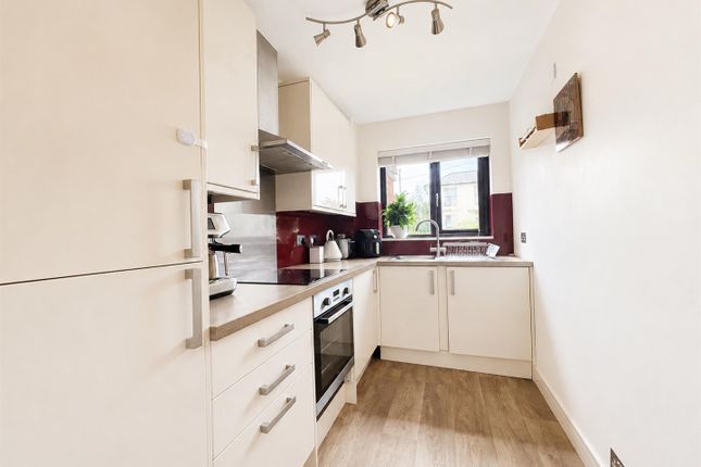 Flat 10, Arundel Court, West Street, Burgess Hill photo 2