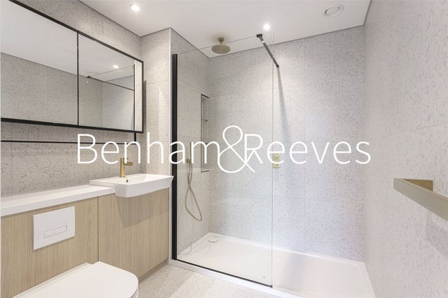 Apartment 2507, Bouchon Point, 7, Cendal Crescent, London photo 5