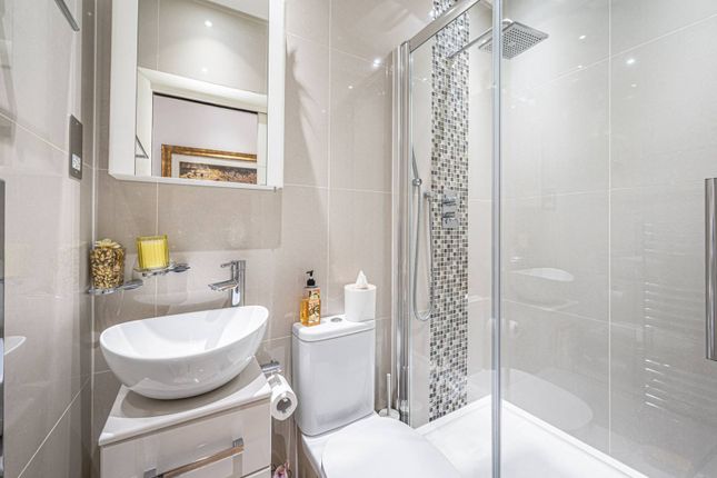 Flat for sale in Holders Hill Road, Hendon, London