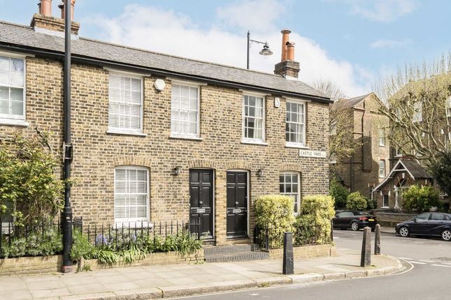 Thumbnail Terraced house to rent in Castle Yard, London