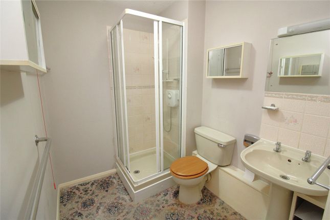 Flat 48, Cedar Court,, Bath Lane, Hampshire photo 4