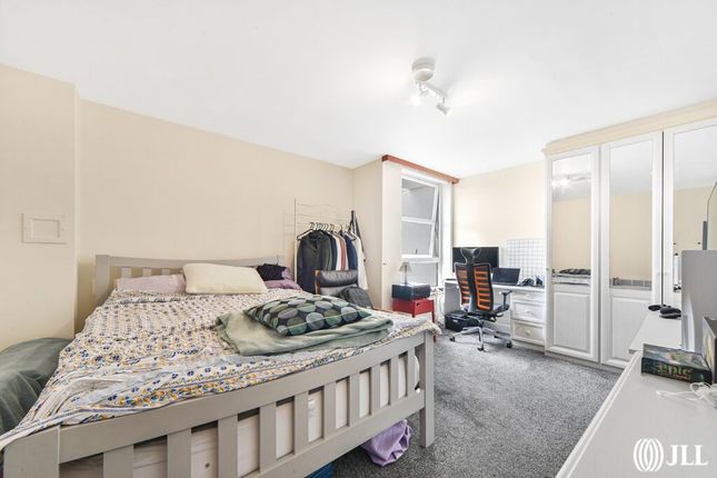 Flat for sale in Manchester Road, London