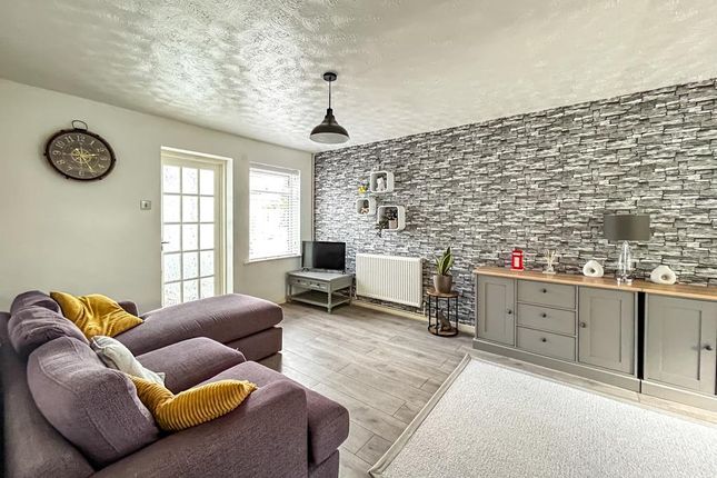 1, Estuary Gardens, Great Wakering photo 2