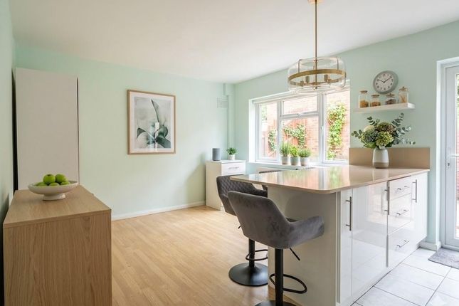 86, Worcester Crescent, Mill Hill, NW7, London photo 3