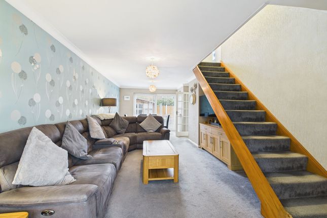 24 Sandringham Close, Stanford-Le-Hope photo 2