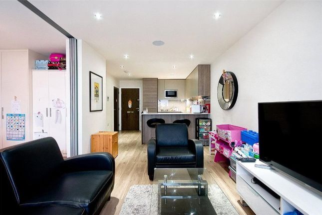 6, East Drive, London photo 3
