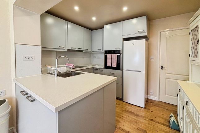 10, Clydesdale Drive, Bradford photo 3