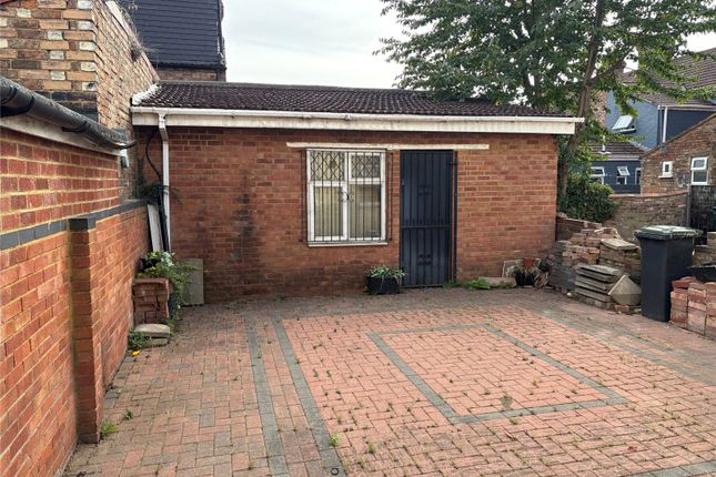 Ampthill Road, Bedfordshire photo 5