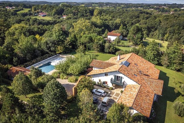 Villa for sale in Arcangues, Pyrenees Atlantiques (Biarritz/Pau), Nouvelle-Aquitaine