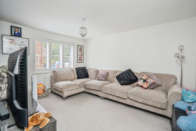 19, Taylor Close, Waterlooville photo 2