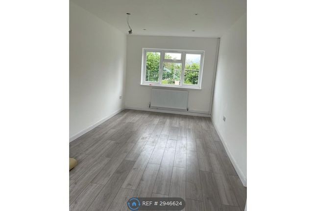 Washington Drive, Slough photo 2