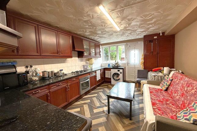 126, Western Avenue, Southall photo 4