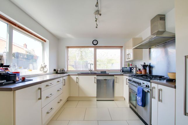 8 Callan Close, Leicester photo 3