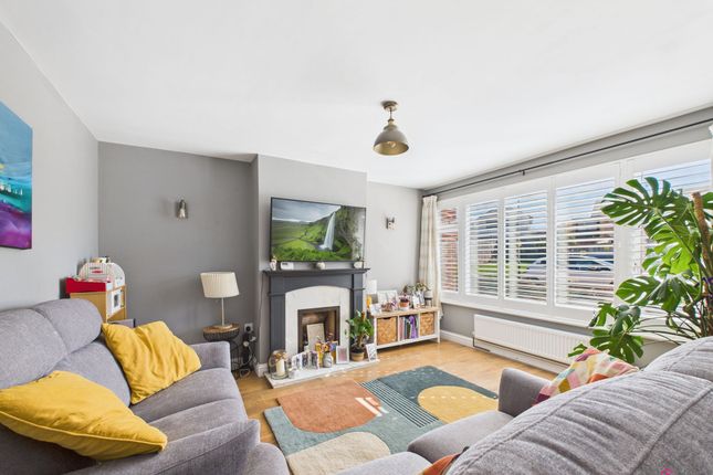 15 Ansell Close, Cheltenham photo 2