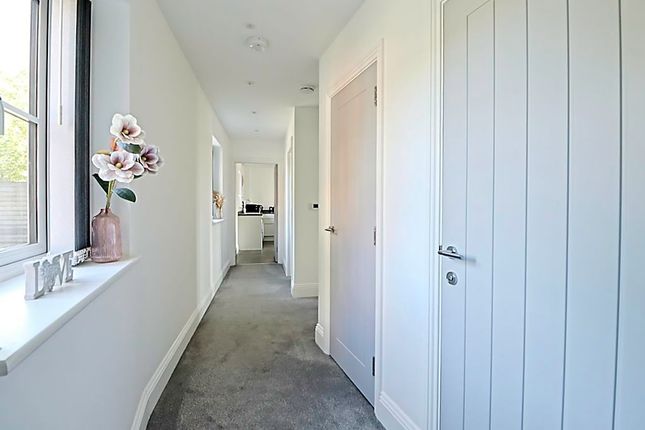 Flat 8 Troy Court, 30 -32 Essex Way, Benfleet photo 4