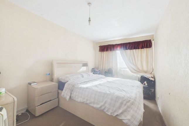 Flat 703 Raymond Postgate Court 1, Tawney Road, London photo 3