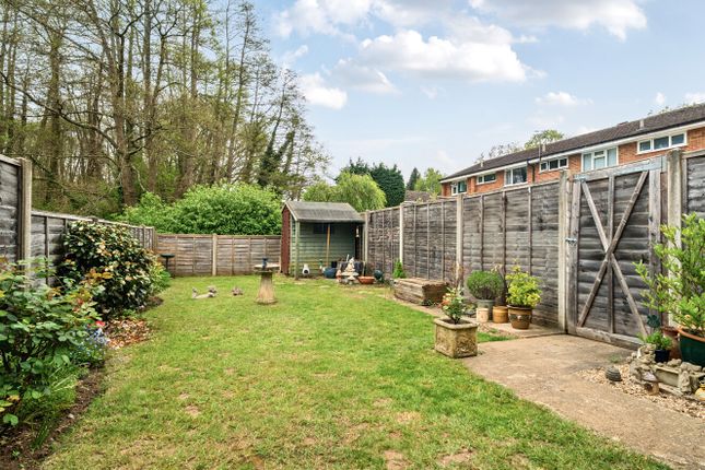 56, Busdens Way, Godalming photo 4