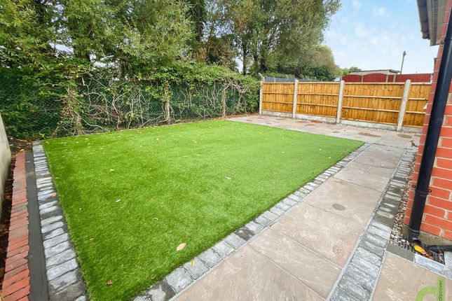 142 Blackburn Road, Accrington photo 4