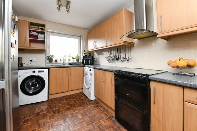 42, Roslings Close, Chelmsford photo 3