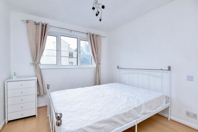 37, Heddington Grove, London photo 4