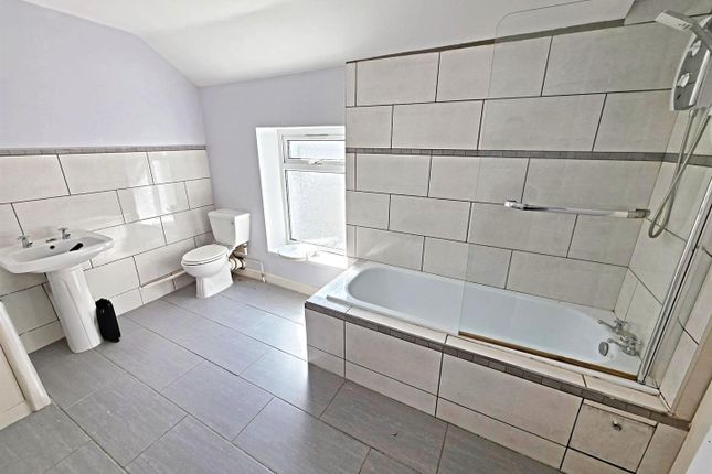 50, Wood Street, Pontypridd photo 4