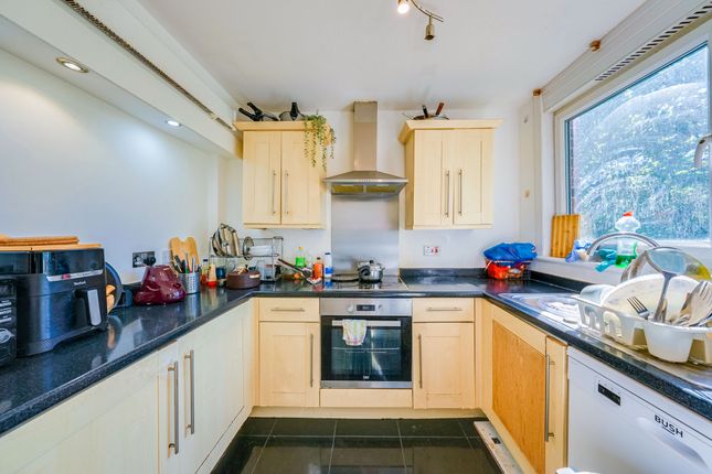 64, Hevelius Close, London photo 4