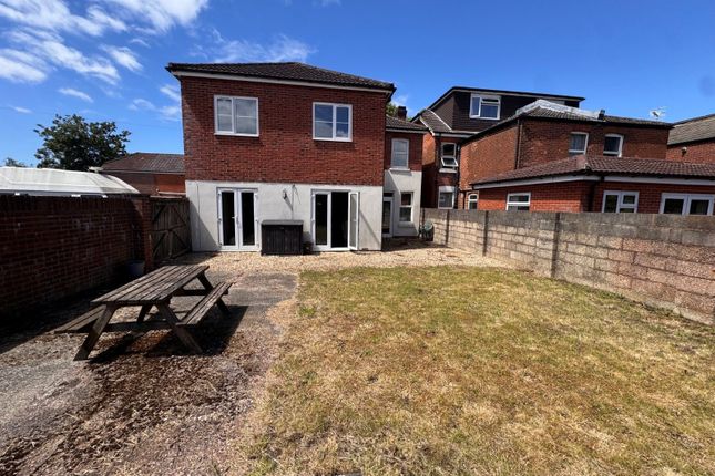 Room B, 1, Harborough Road, Hampshire photo 5