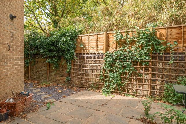 Bridgeport Place, London photo 5