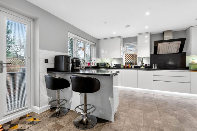 51, Featherston Road, Stevenage photo 4
