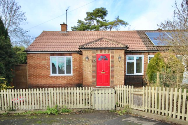 Thumbnail Bungalow to rent in Sandycroft Road, Little Chalfont, Amersham