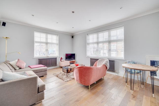 Flat for sale in Fulham Road, Fulham