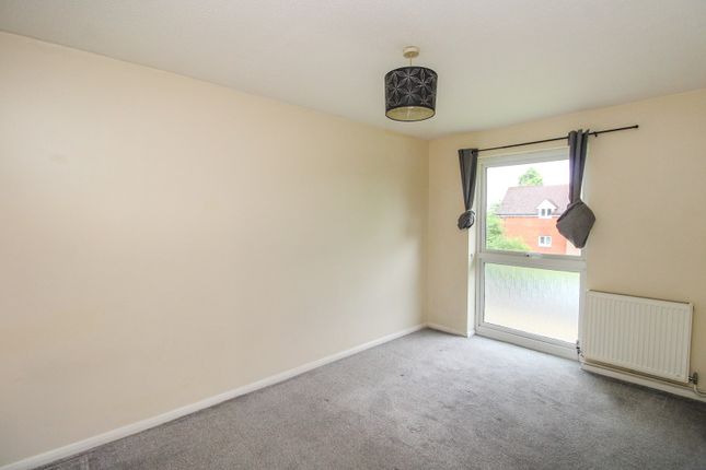 12, Carlton Court, Horley photo 4