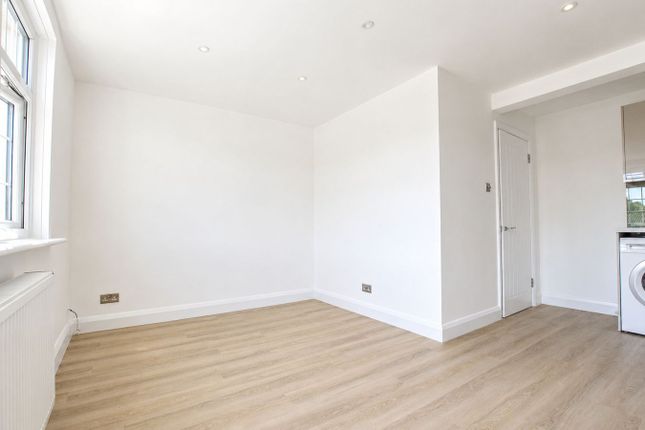 162b, Stafford Road, Wallington photo 4