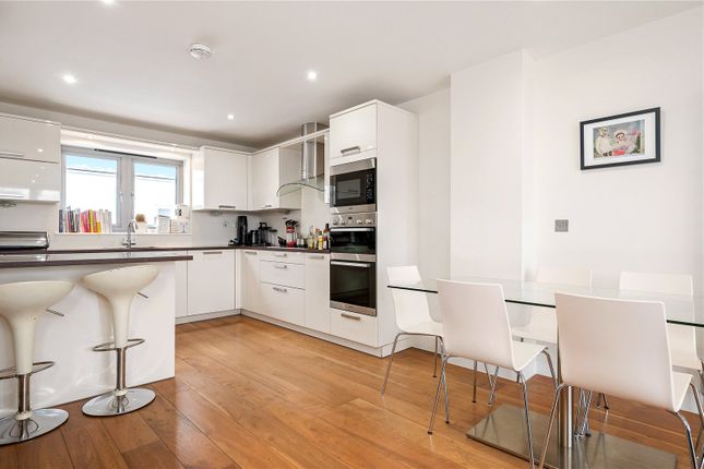 Flat for sale in Henriques St, London