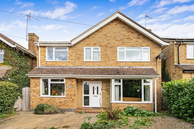 4-bed detached on Isis Close, Long Hanborough, £575,000